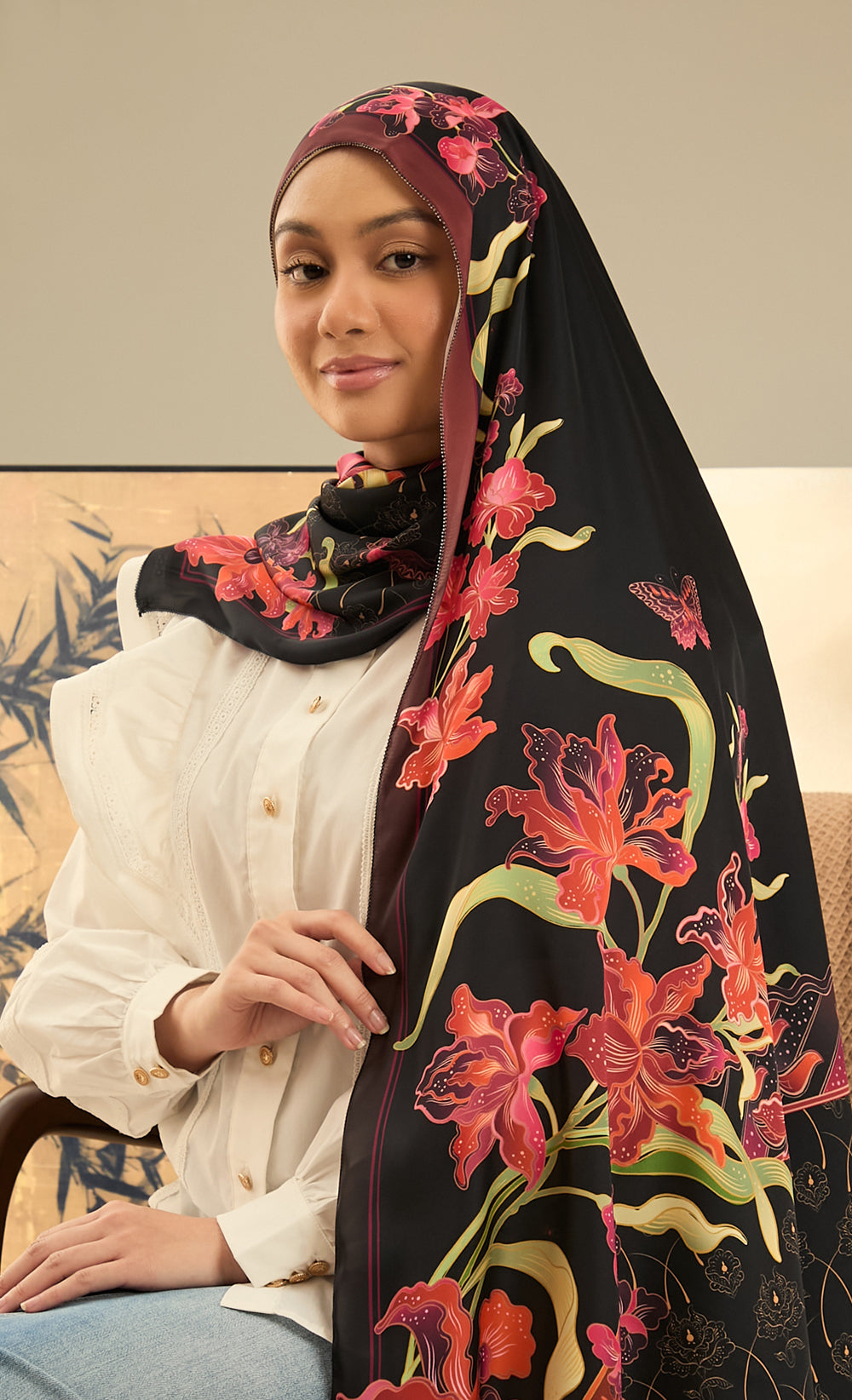 The Warisan dUCk Satin Silk Shawl in Sejahtera