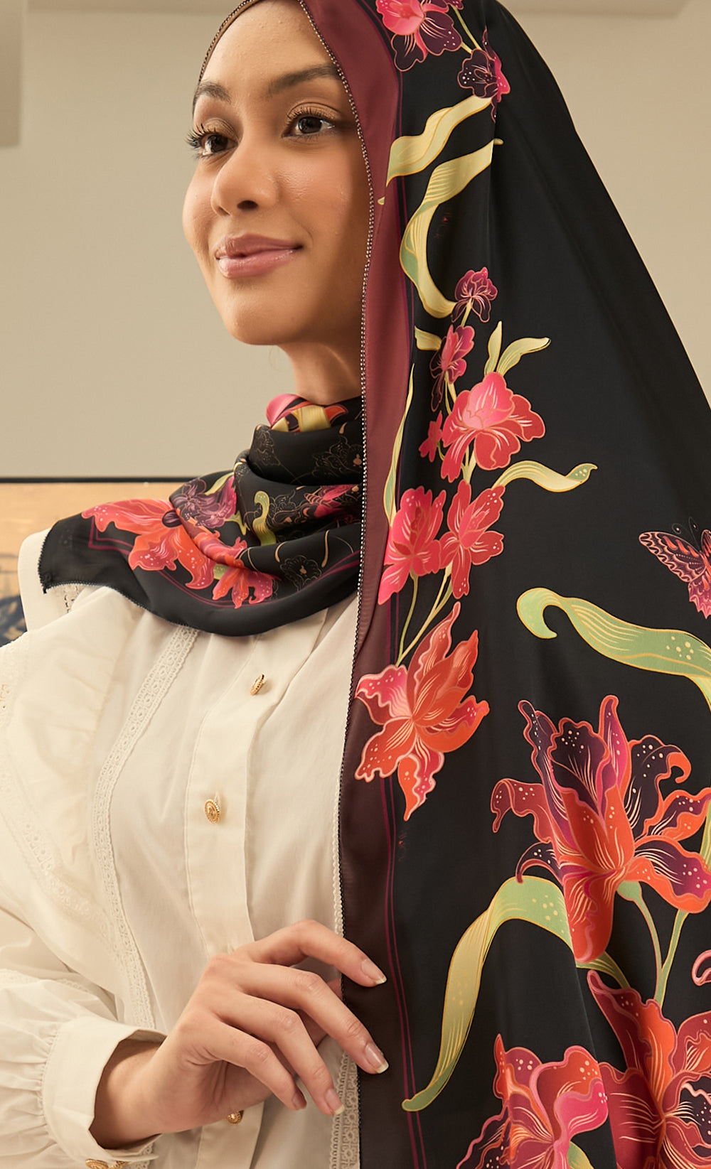 The Warisan dUCk Satin Silk Shawl in Sejahtera