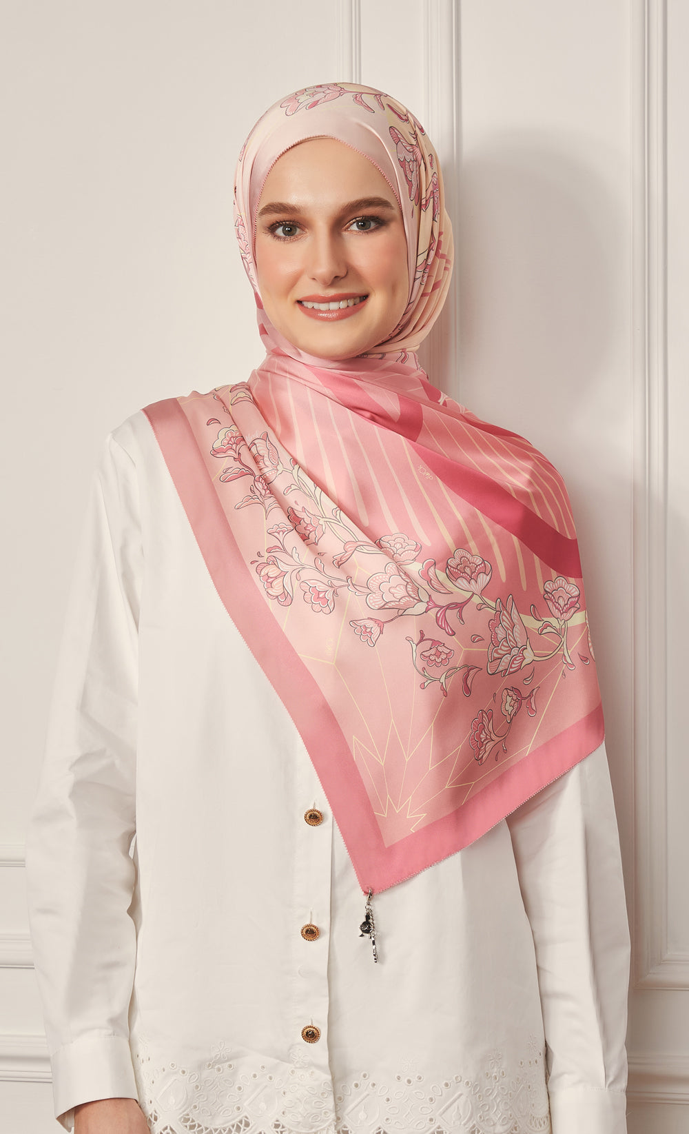 The Nisa dUCk Shawl in Aminah