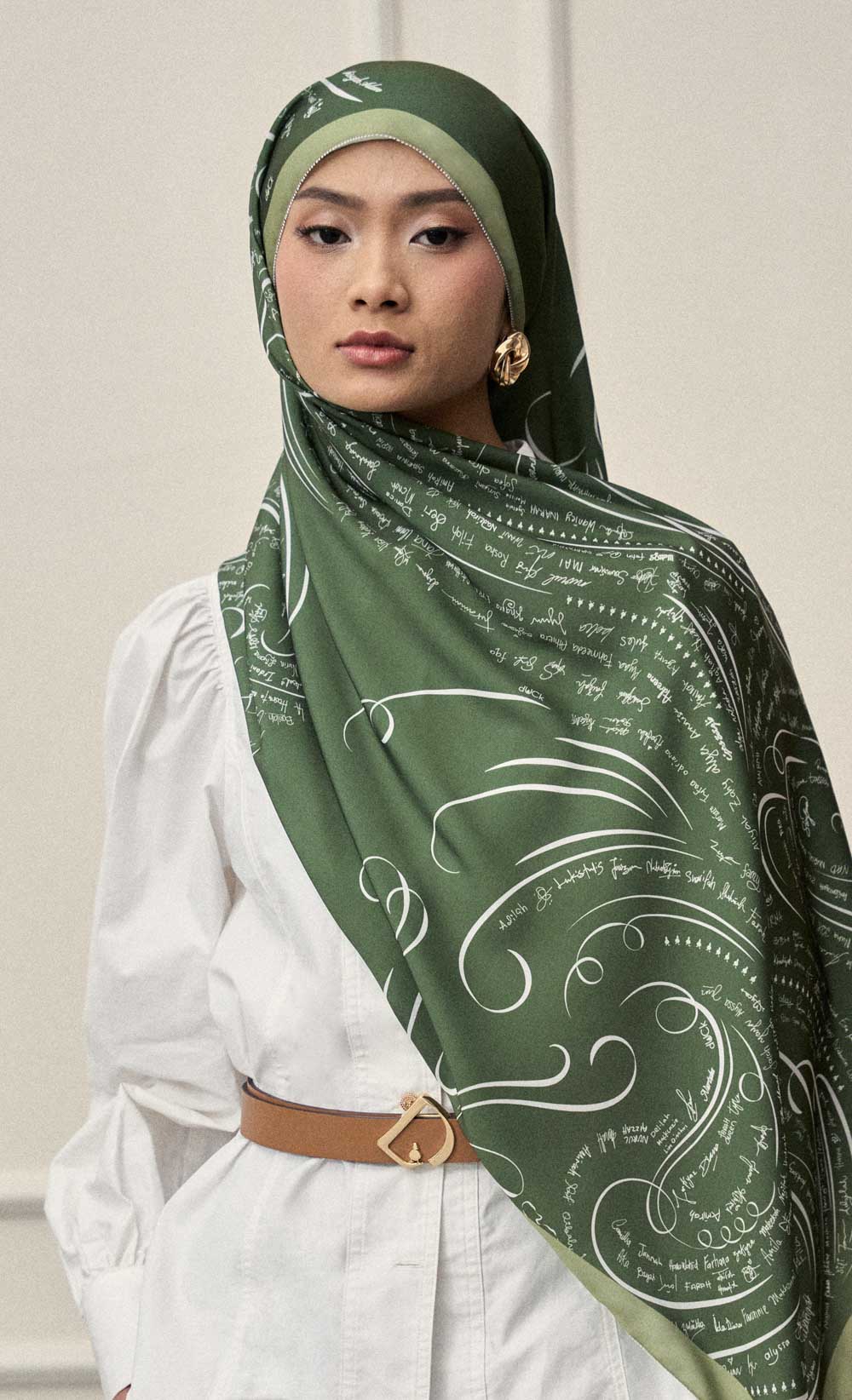 The dUCkade dUCk Matte Satin Silk Shawl in Emerald