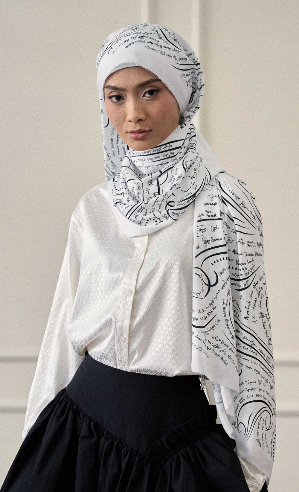 The dUCkade dUCk Matte Satin Silk Shawl in Diamond