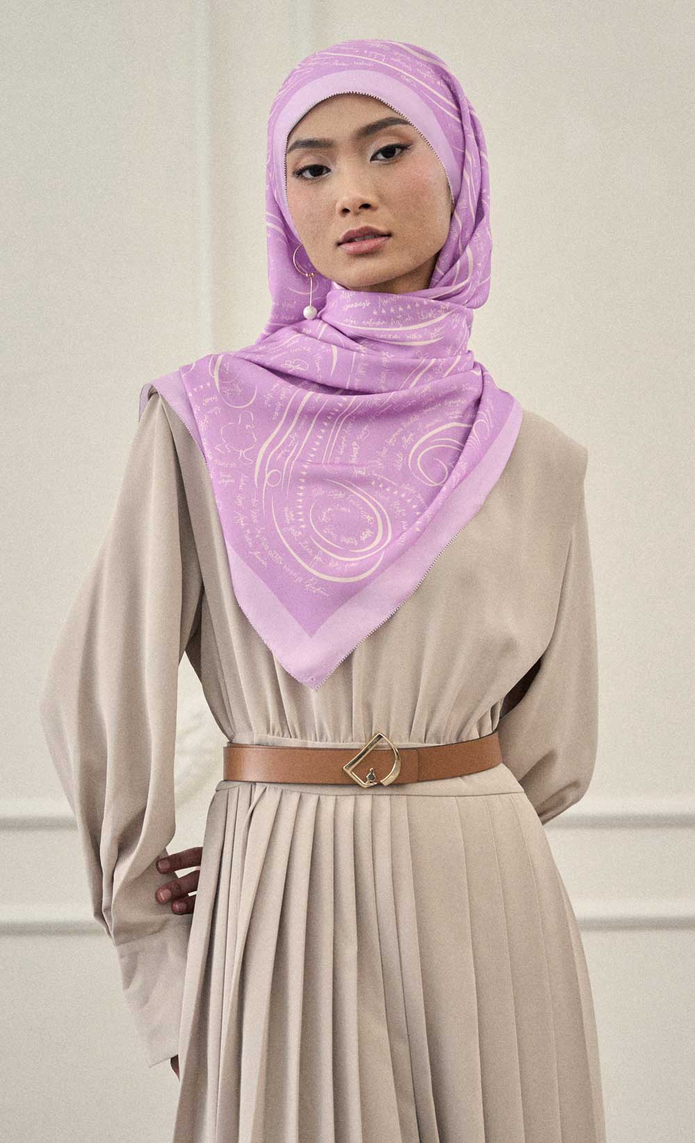 The dUCkade dUCk Matte Satin Silk Shawl in Violet Jade