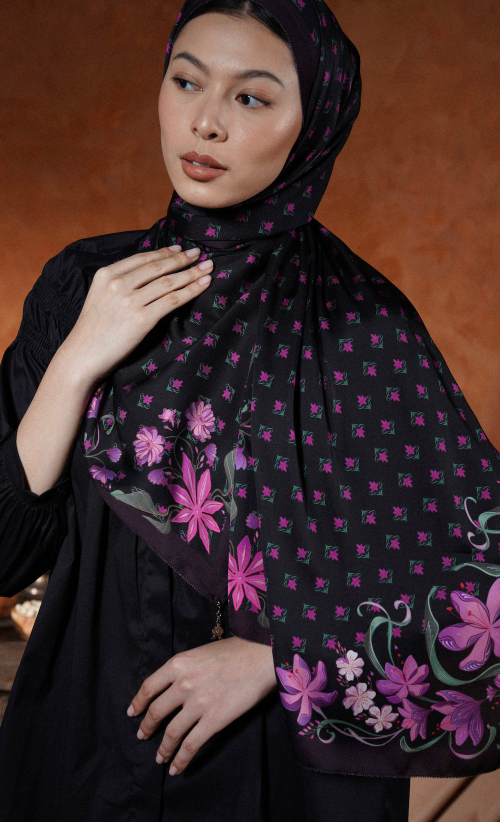 The Spice dUCk Satin Silk Shawl in Poppyseed