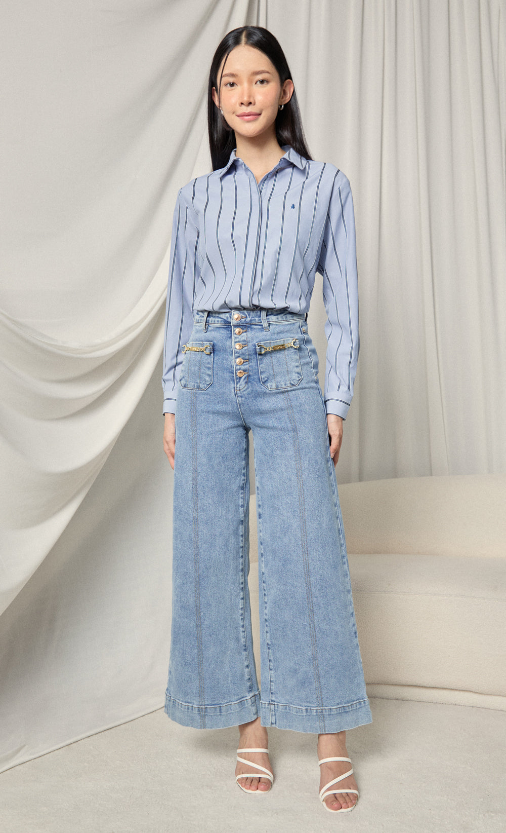 Wide Leg Jeans in Light Blue