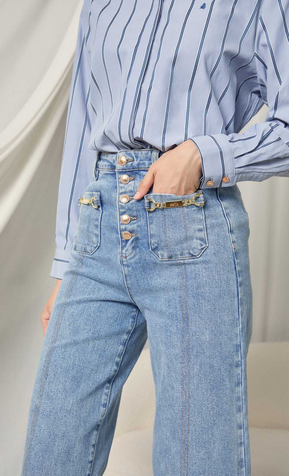 Wide Leg Jeans in Light Blue