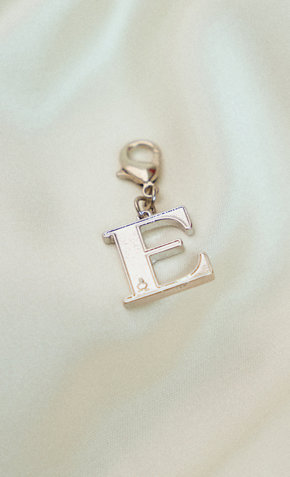 Alphabet dUCk Charm in E