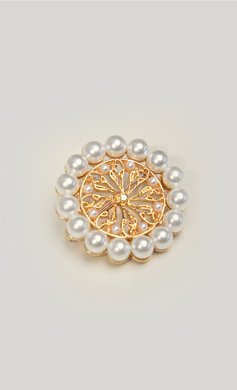 The Nisa dUCk Pearl Brooch in Gold