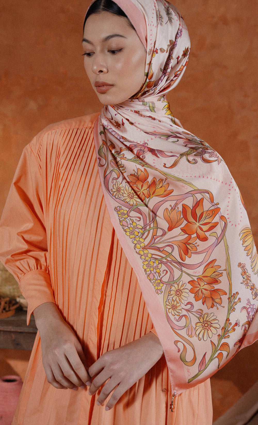 The Spice dUCk Satin Silk Shawl in Star Anise