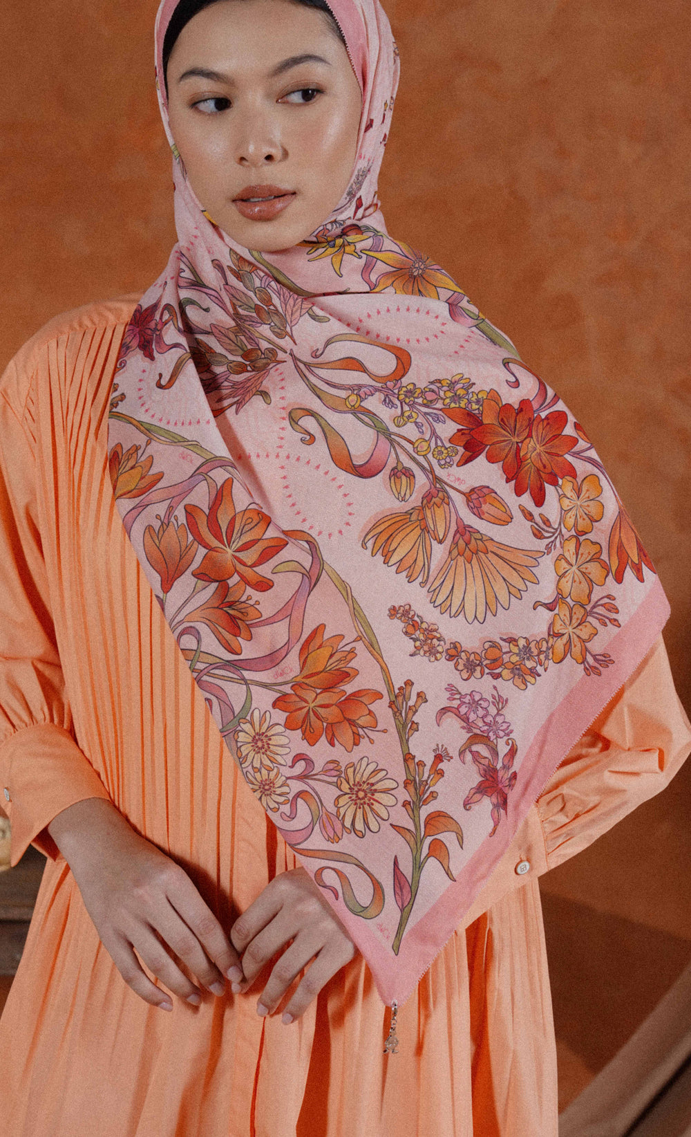 The Spice dUCk Voile Shawl in Star Anise