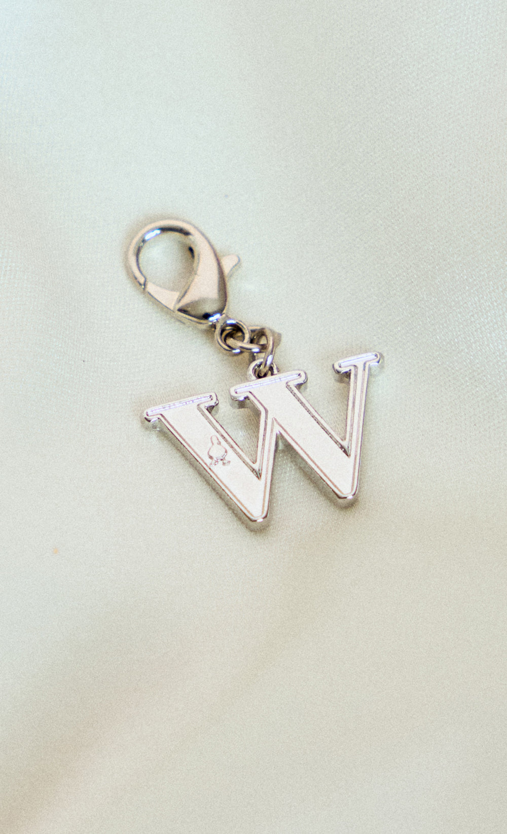 Alphabet dUCk Charm in W